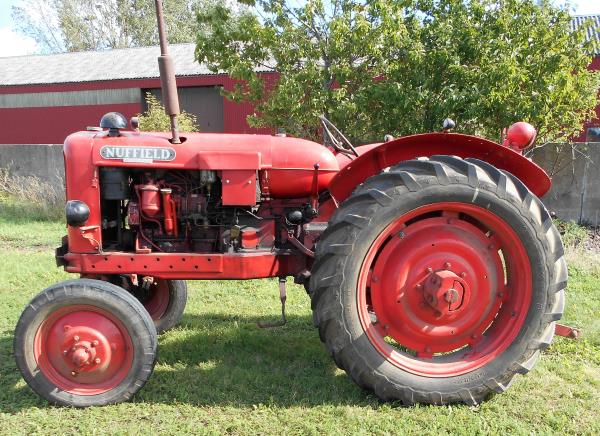 Veterantraktor - Nuffield - DM4 Perkins, 1952, 4 cyl, 40 hk. Körbar, behöver lite starthjälp, (troli...